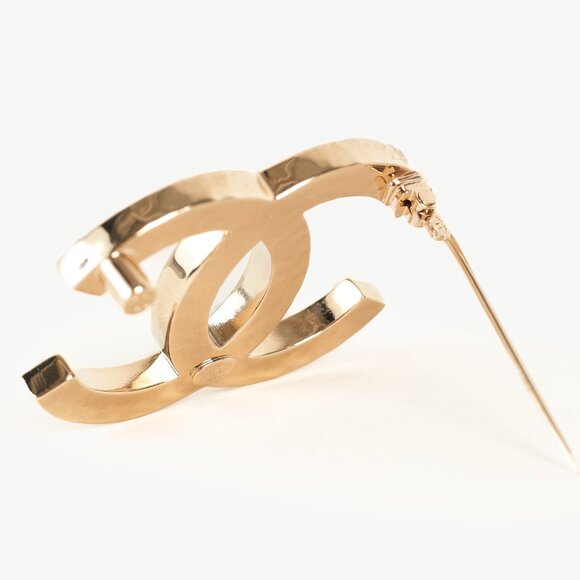 Chanel Gold-Toned Pearl & Crystal Studded CC Brooch - Picture 3 of 6